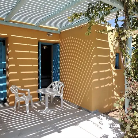 Surfing Village Paros Hotell 3*
